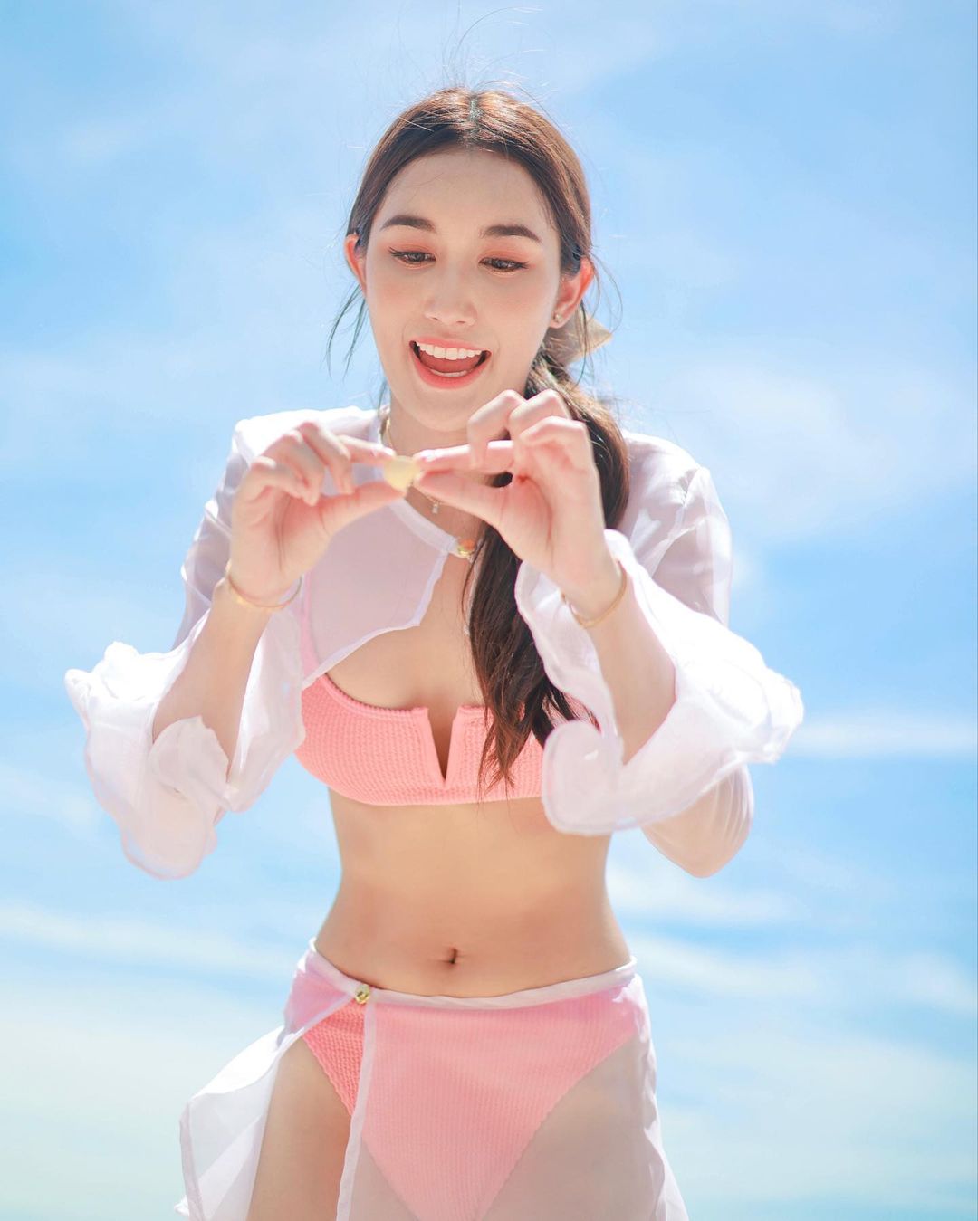 เบส - รักษ์วนีย์ คำสิงห์