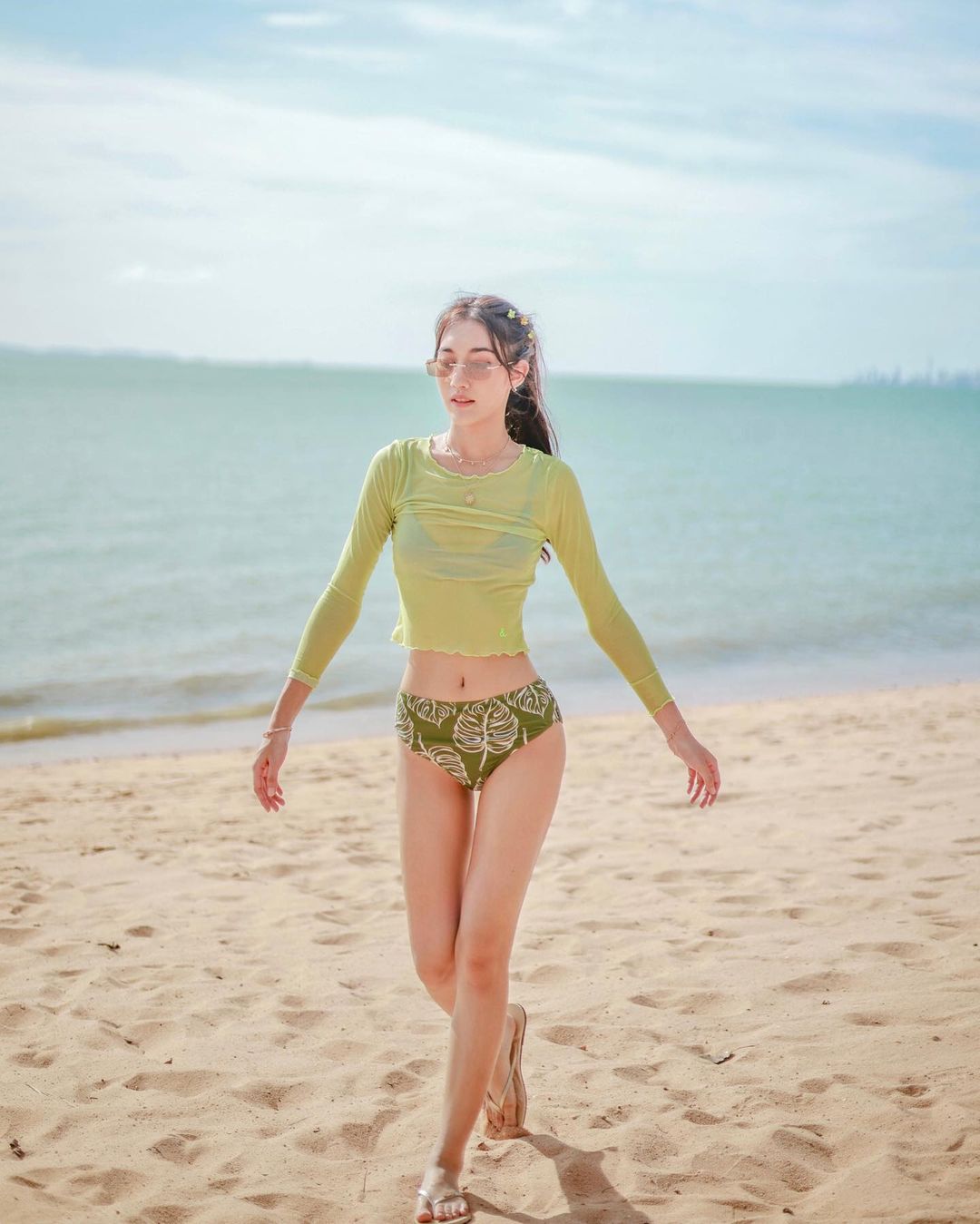 เบส - รักษ์วนีย์ คำสิงห์