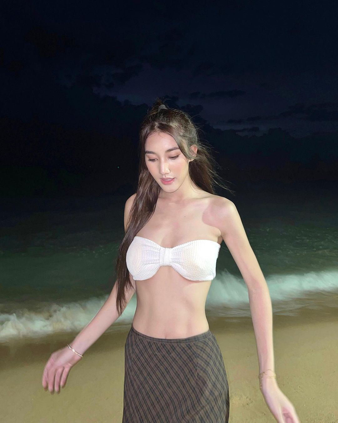 เบส - รักษ์วนีย์ คำสิงห์