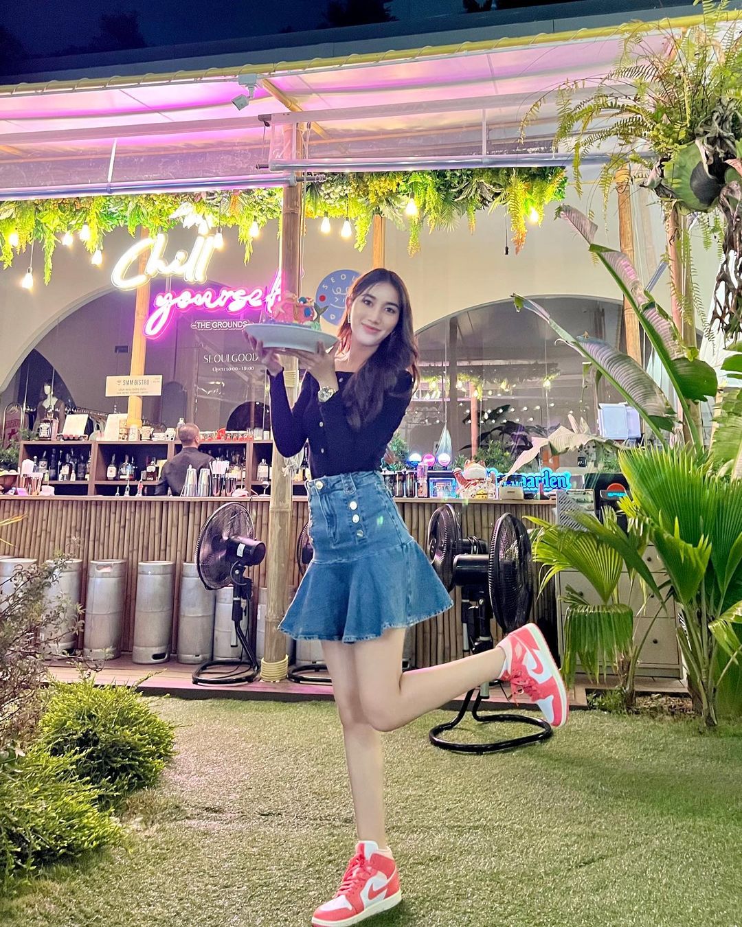 เบส - รักษ์วนีย์ คำสิงห์