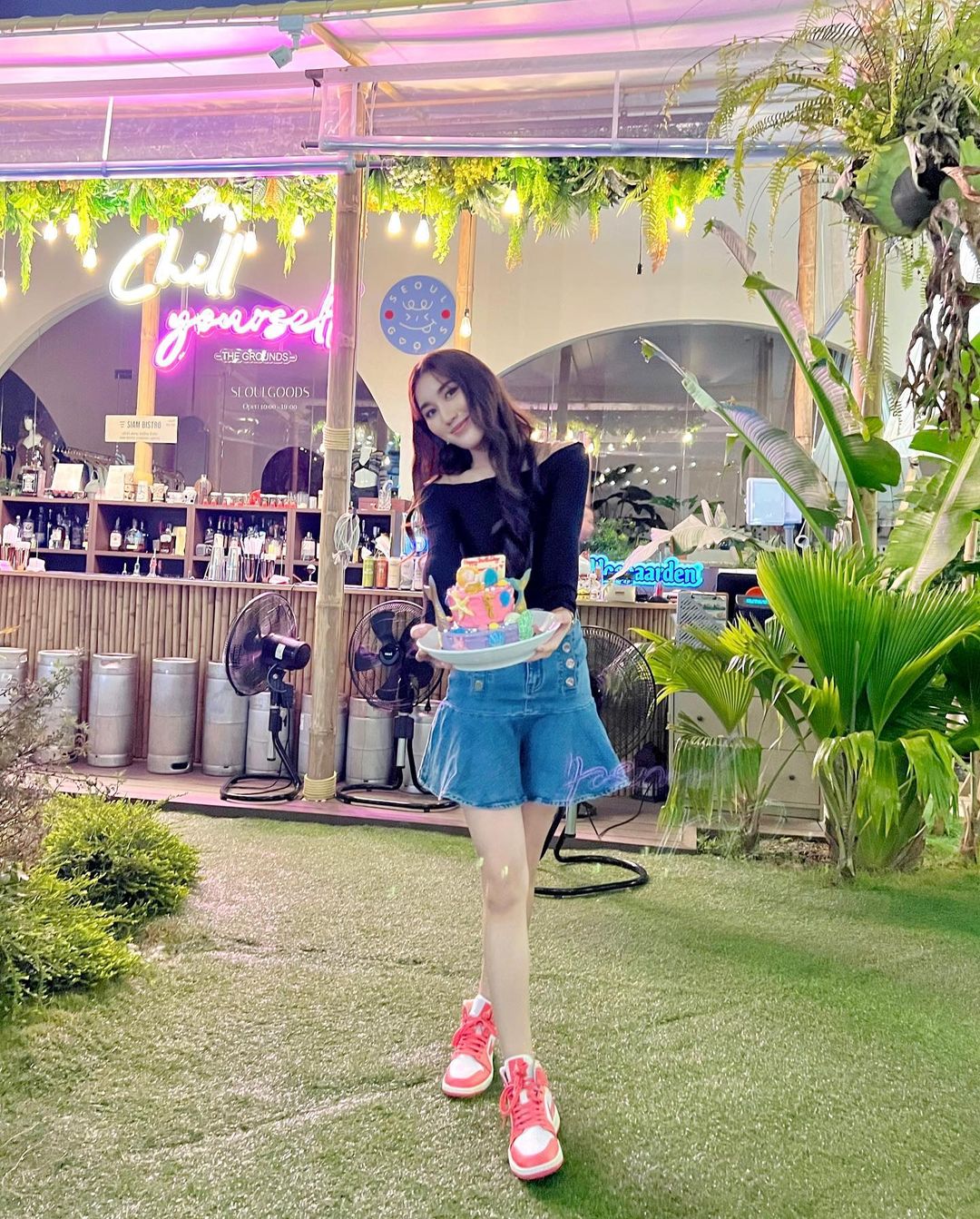 เบส - รักษ์วนีย์ คำสิงห์