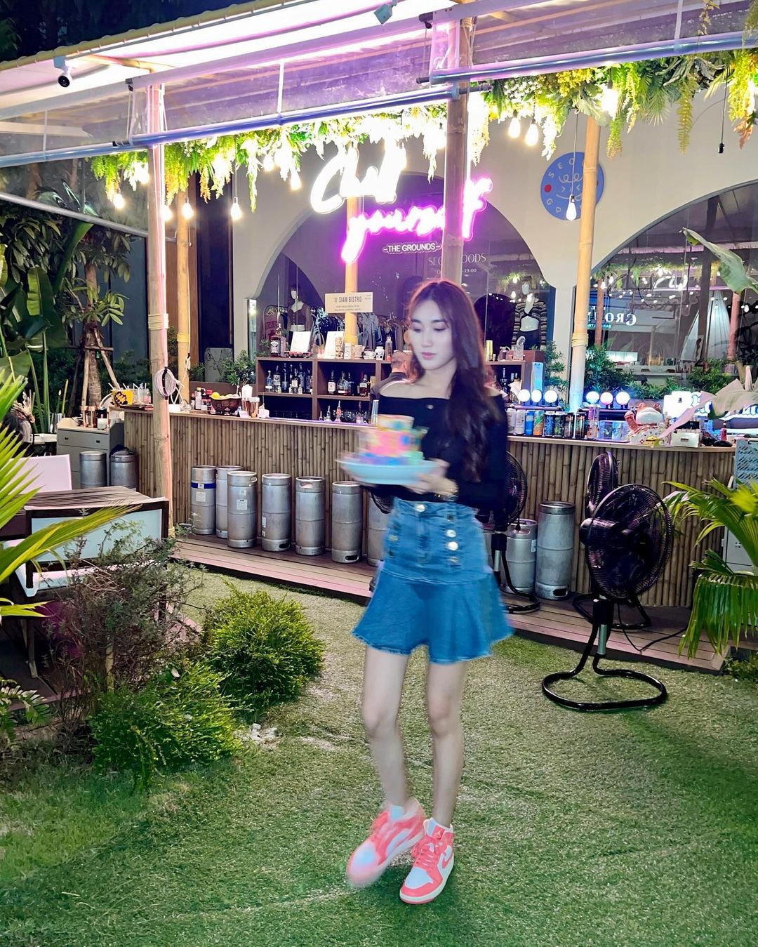 เบส - รักษ์วนีย์ คำสิงห์