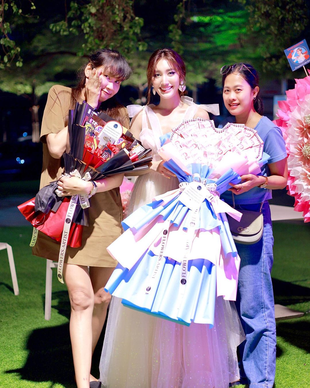 เบส - รักษ์วนีย์ คำสิงห์