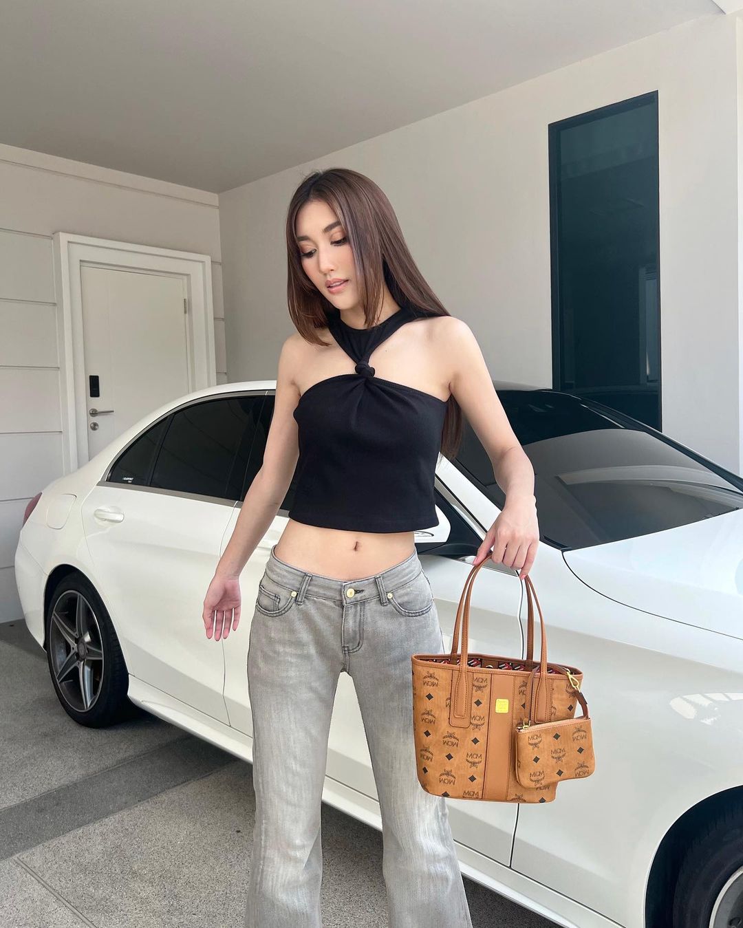 เบส - รักษ์วนีย์ คำสิงห์