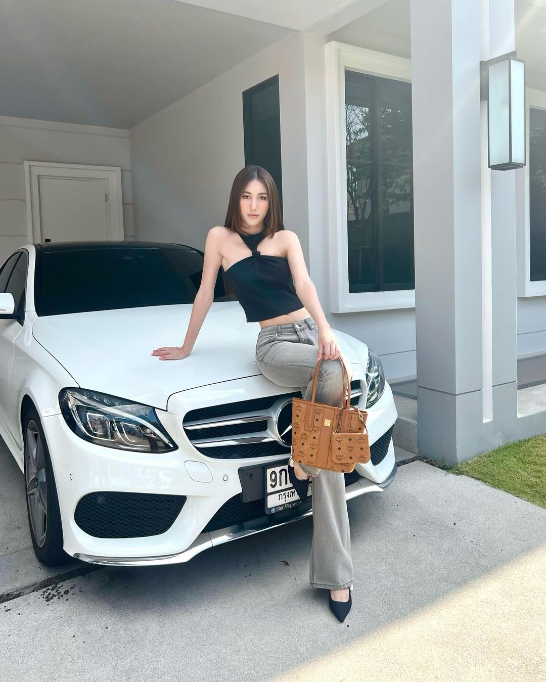 เบส - รักษ์วนีย์ คำสิงห์