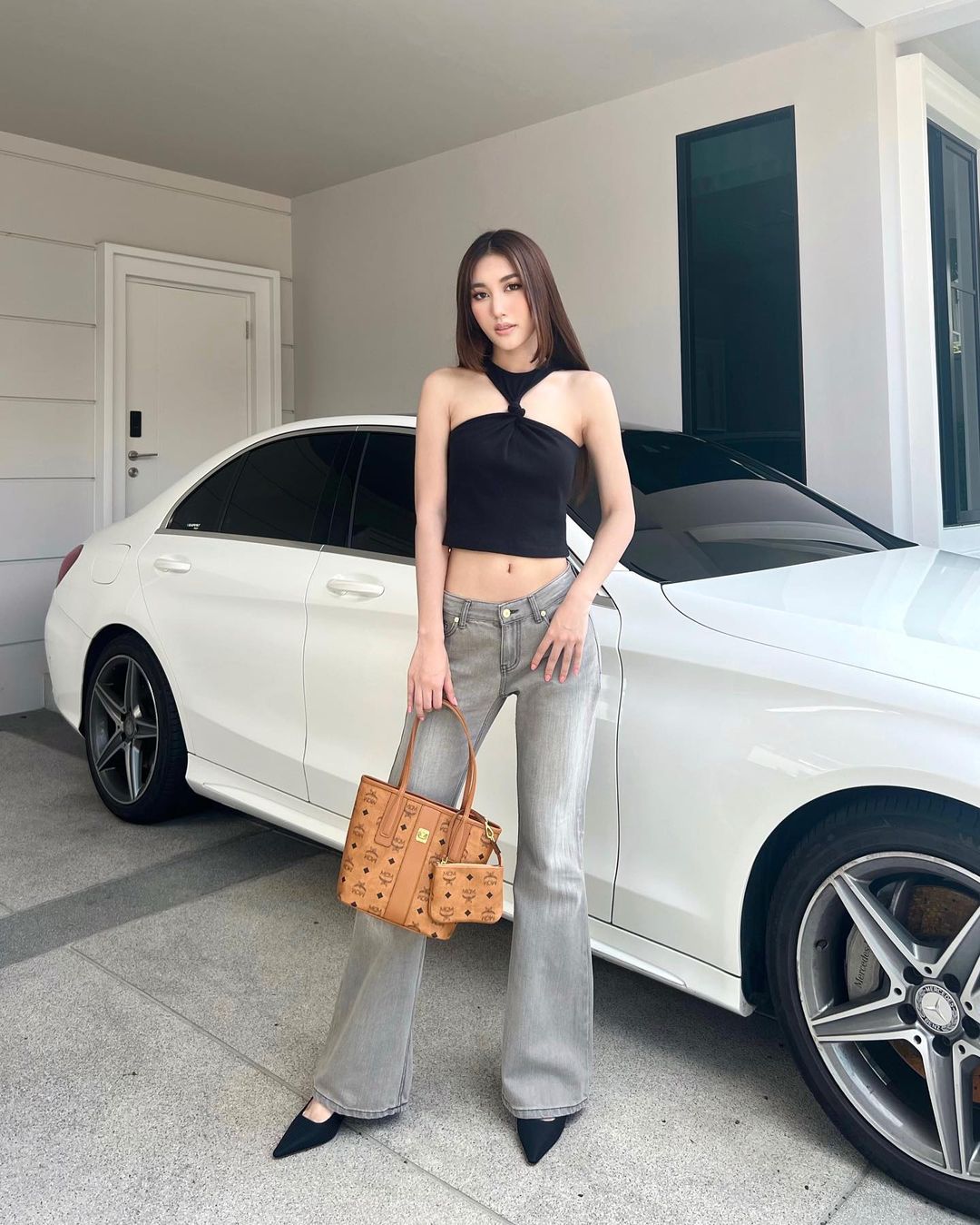 เบส - รักษ์วนีย์ คำสิงห์