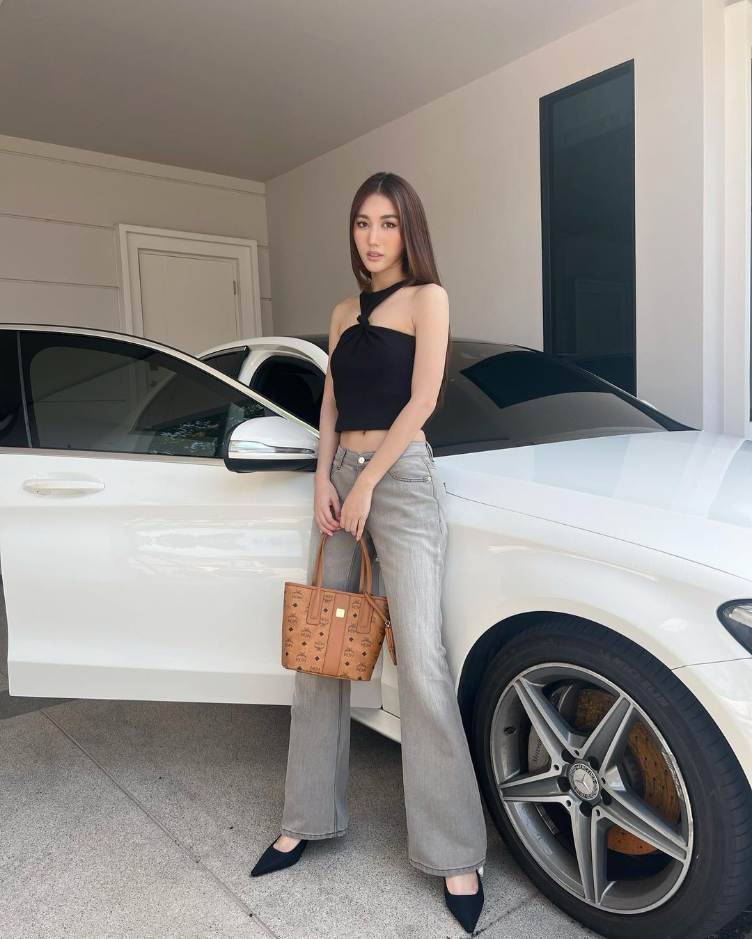 เบส - รักษ์วนีย์ คำสิงห์