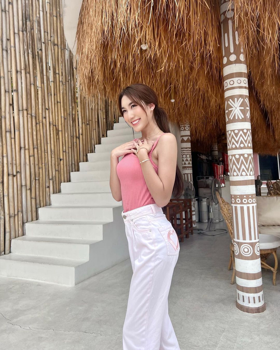 เบส - รักษ์วนีย์ คำสิงห์