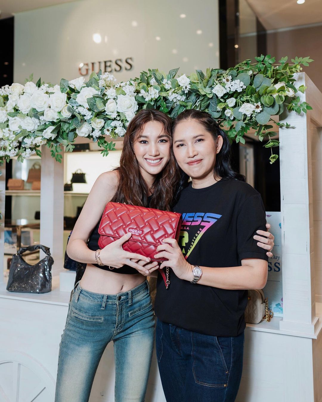 เบส - รักษ์วนีย์ คำสิงห์