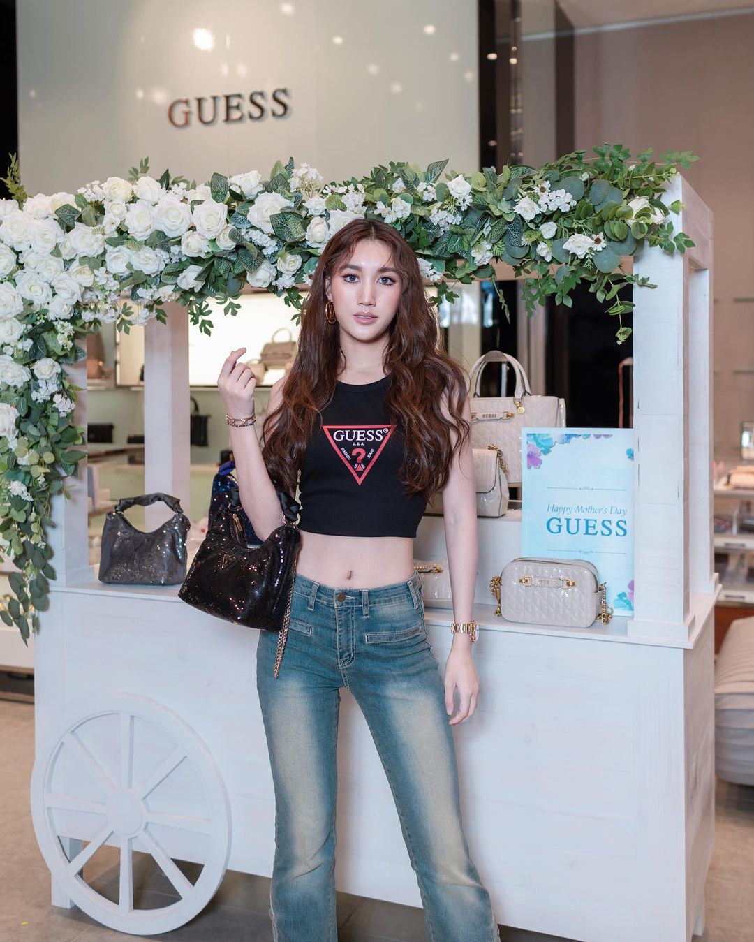 เบส - รักษ์วนีย์ คำสิงห์