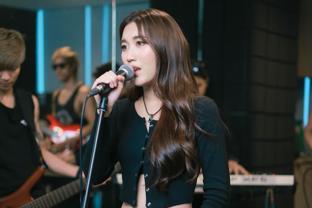 เบส - รักษ์วนีย์ คำสิงห์