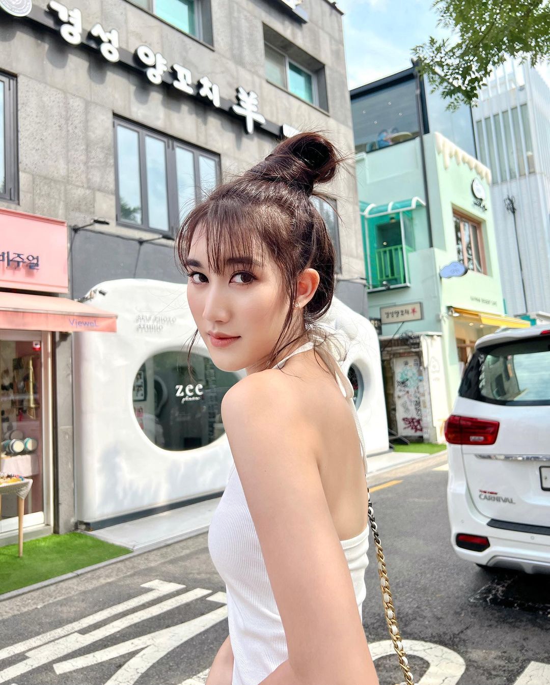 เบส - รักษ์วนีย์ คำสิงห์