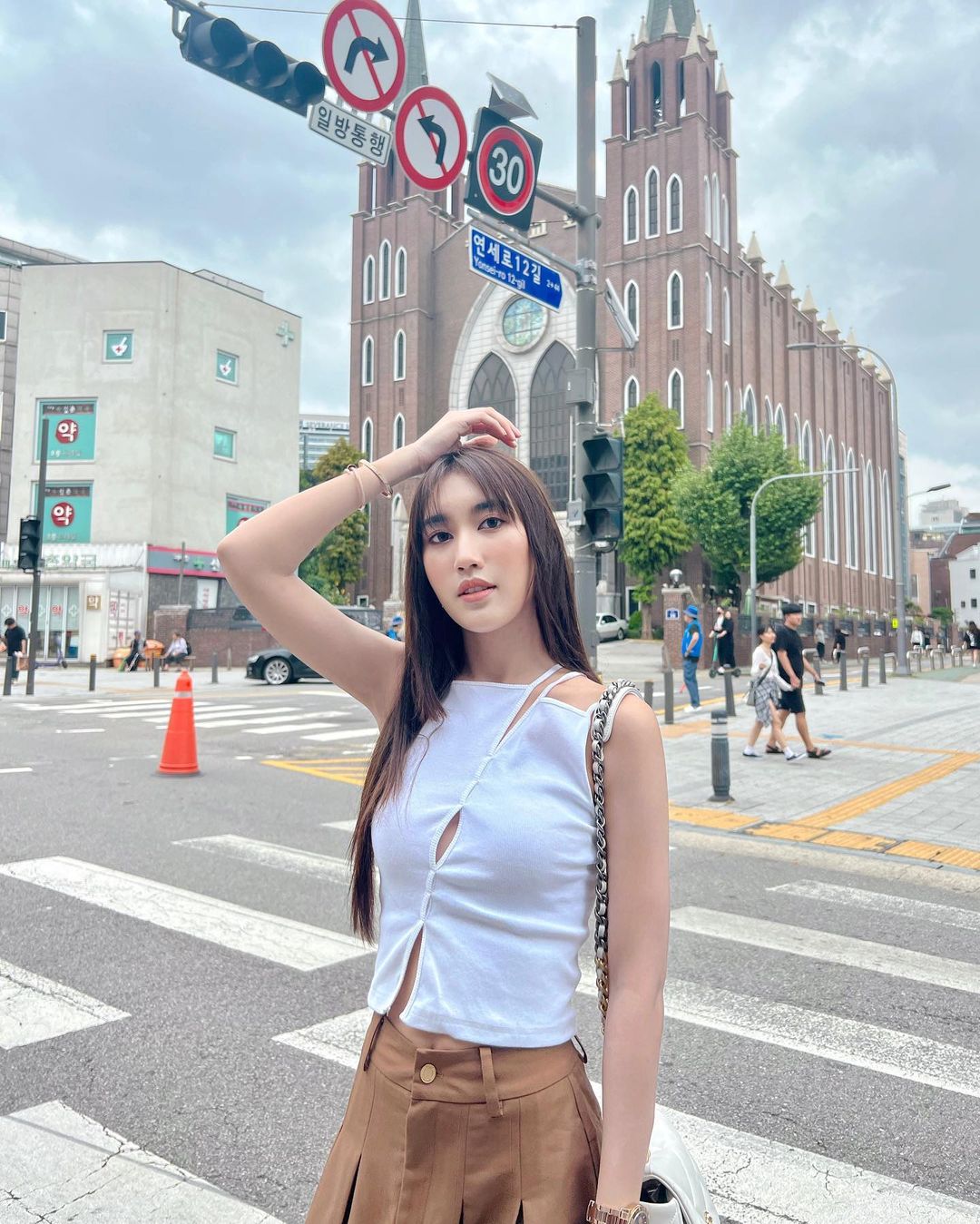 เบส - รักษ์วนีย์ คำสิงห์