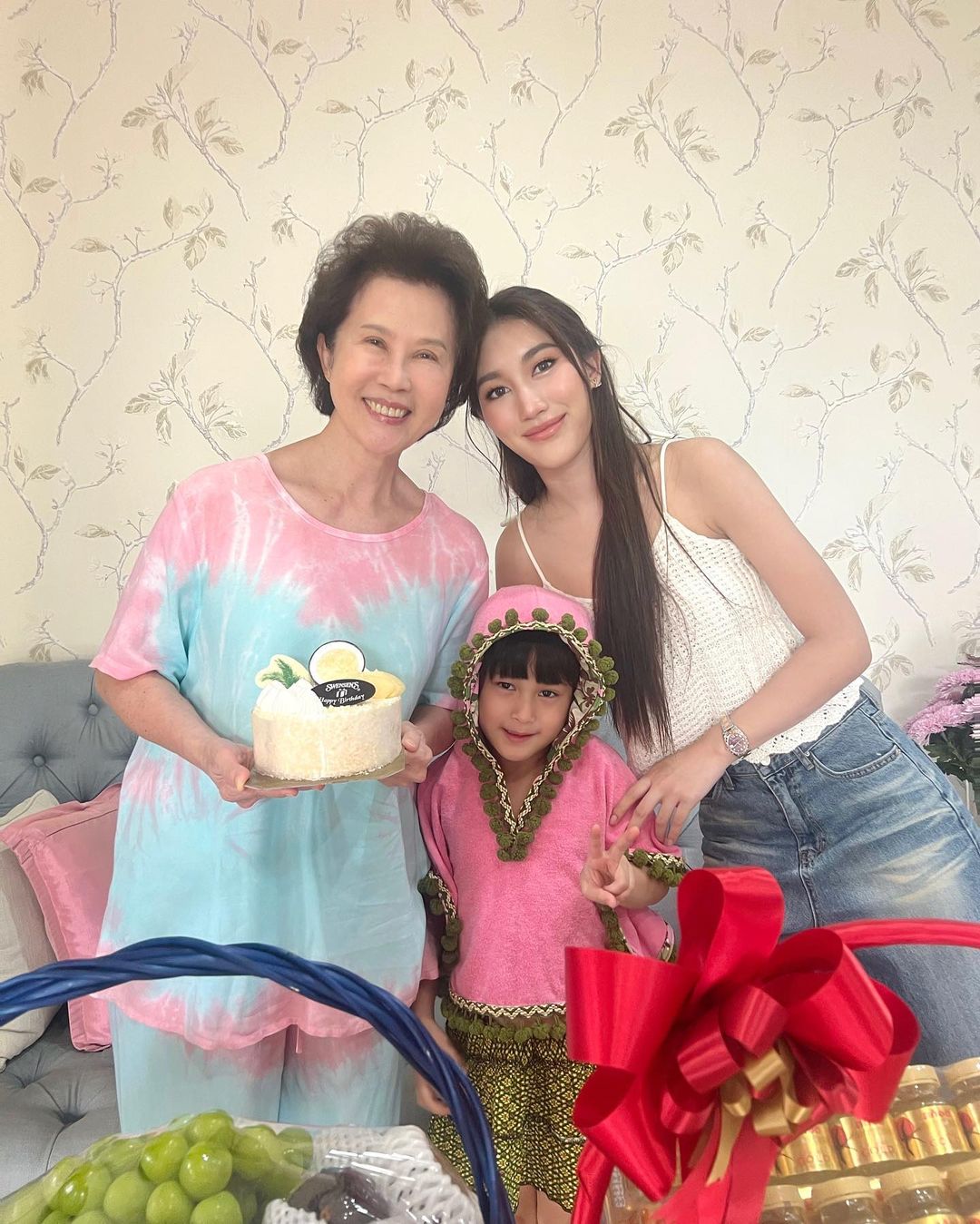 เบส - รักษ์วนีย์ คำสิงห์