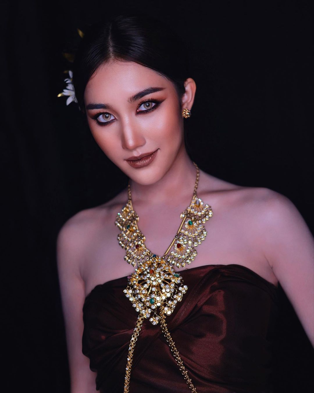 เบส - รักษ์วนีย์ คำสิงห์