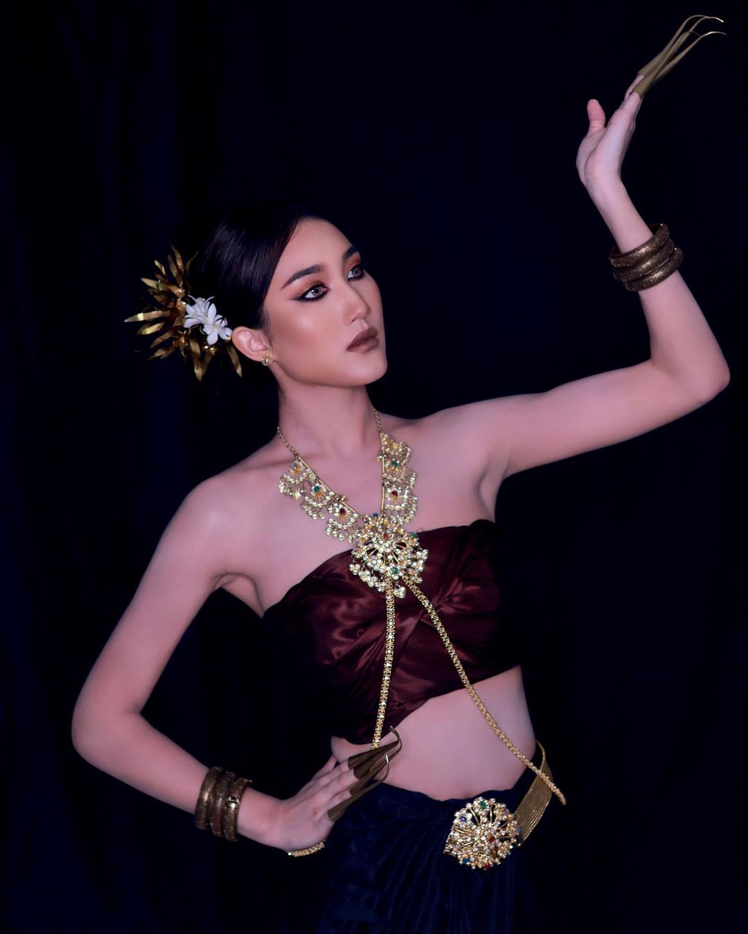 เบส - รักษ์วนีย์ คำสิงห์