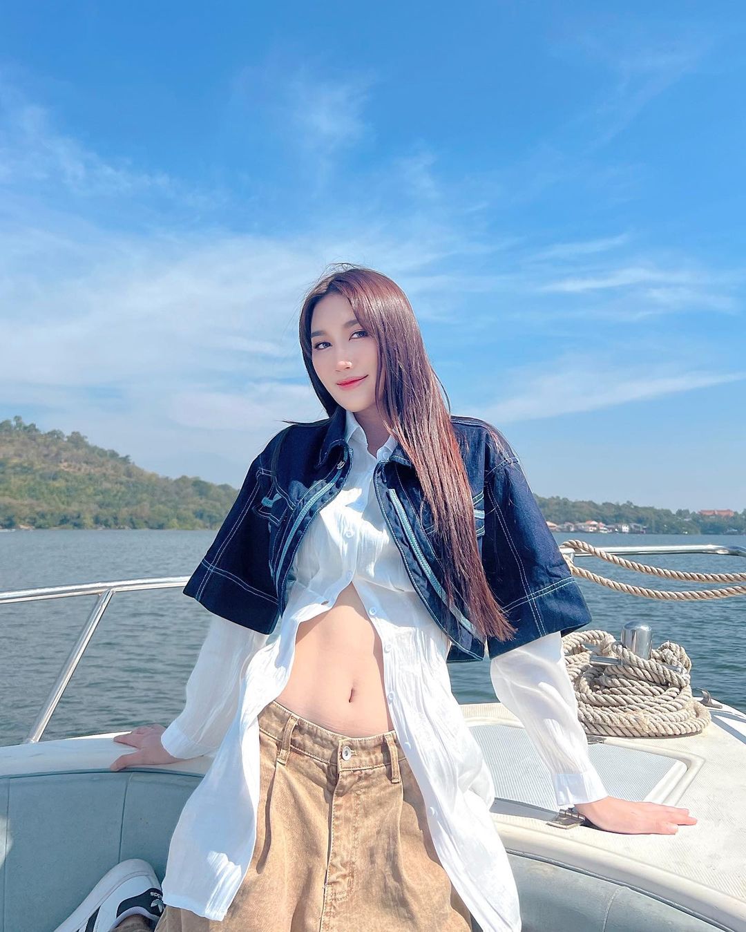 เบส - รักษ์วนีย์ คำสิงห์