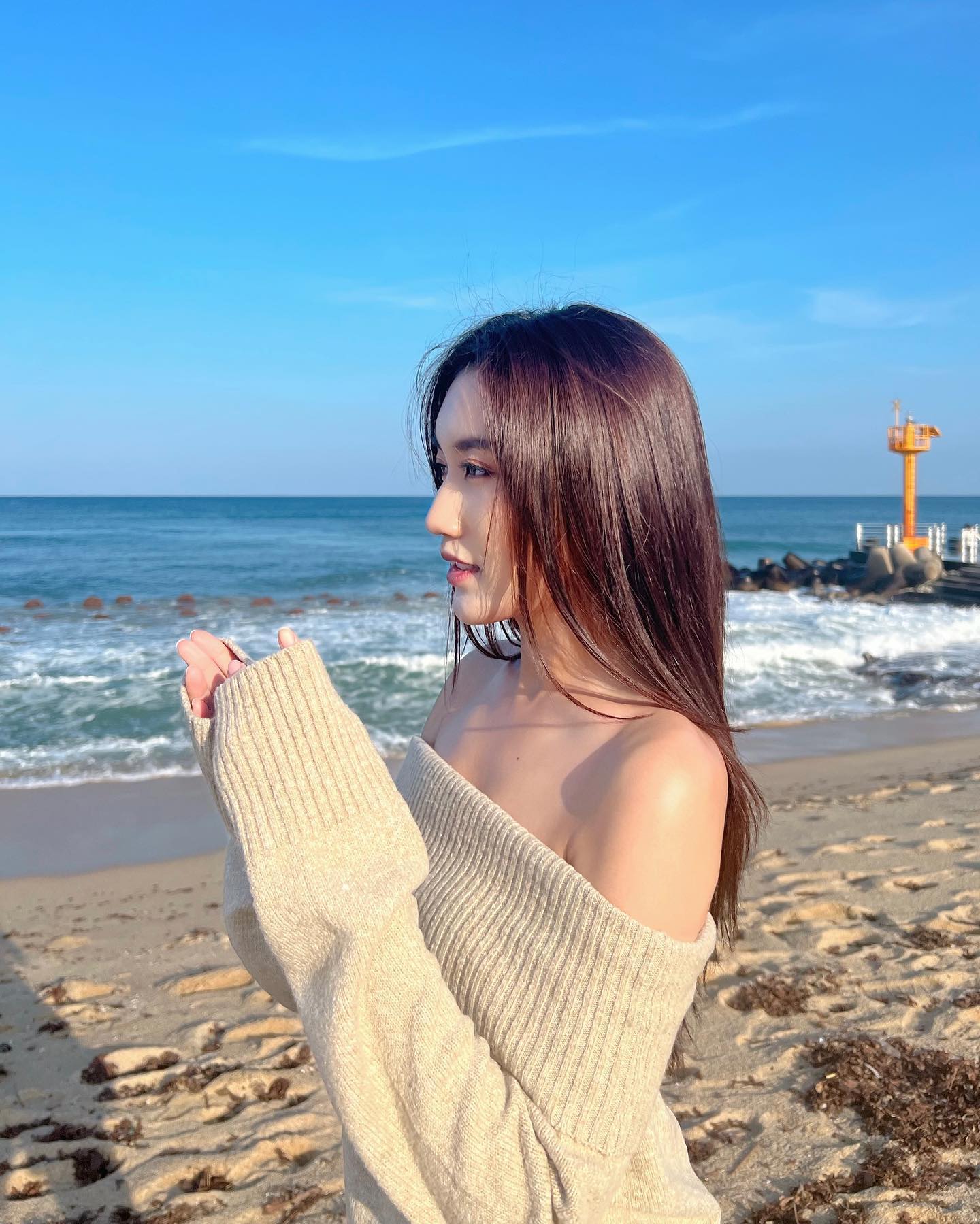 เบส - รักษ์วนีย์ คำสิงห์