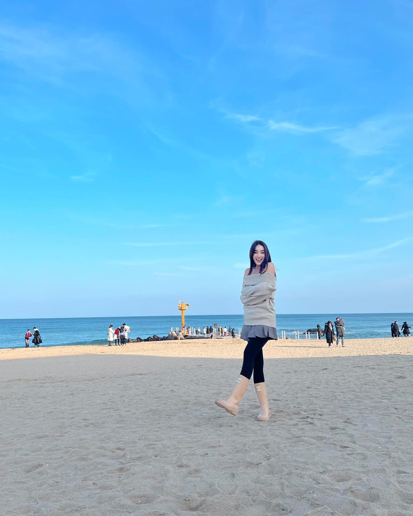 เบส - รักษ์วนีย์ คำสิงห์