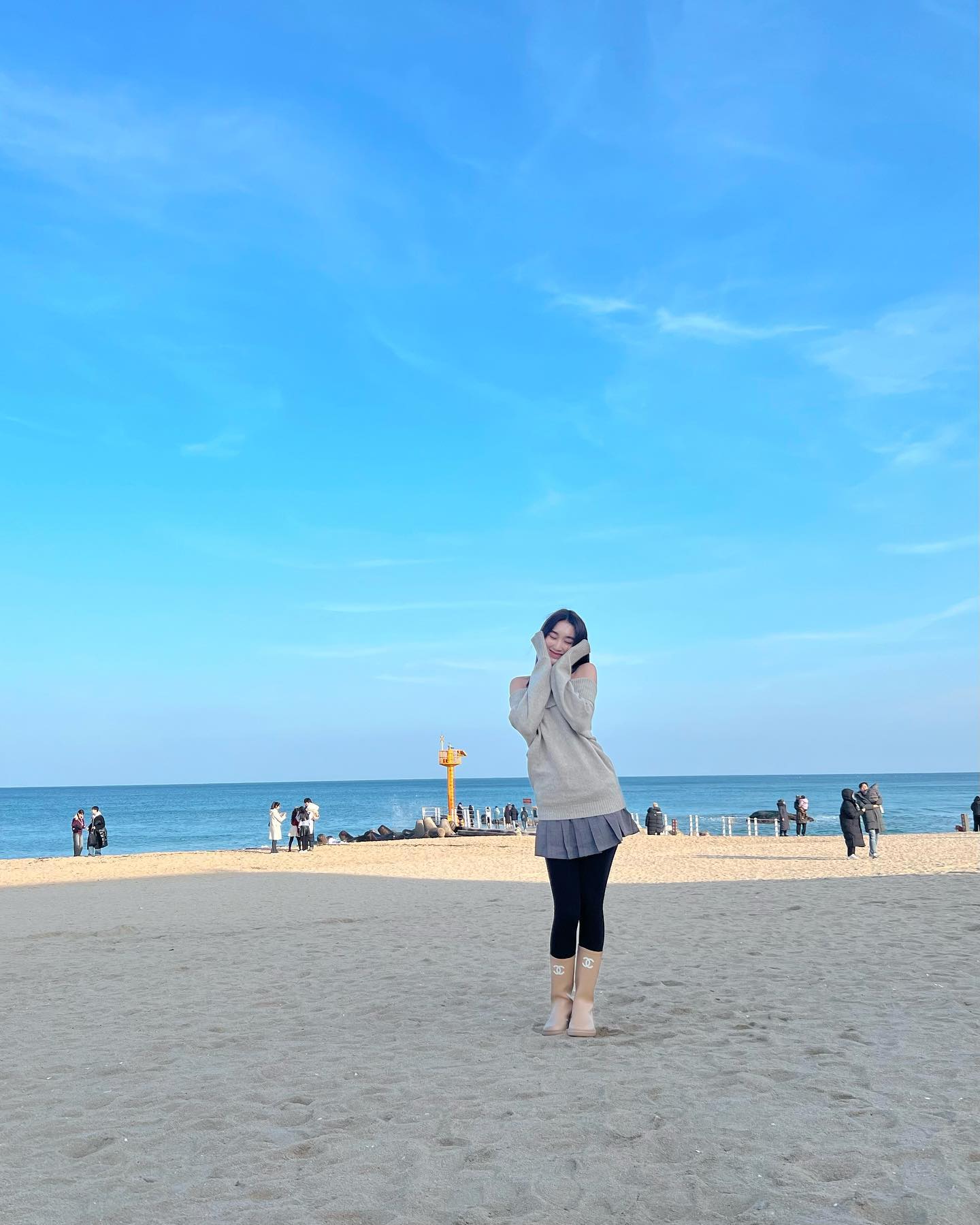 เบส - รักษ์วนีย์ คำสิงห์