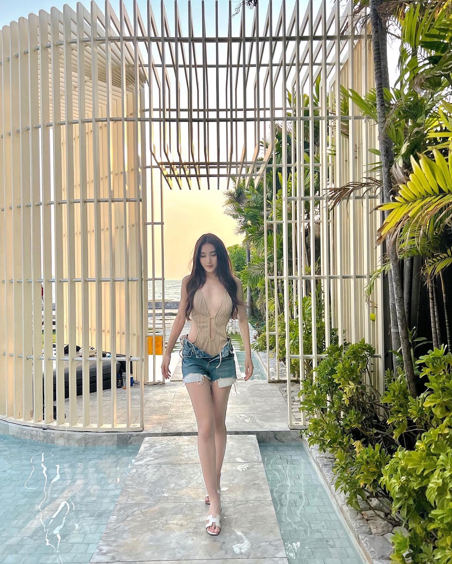 เบส - รักษ์วนีย์ คำสิงห์