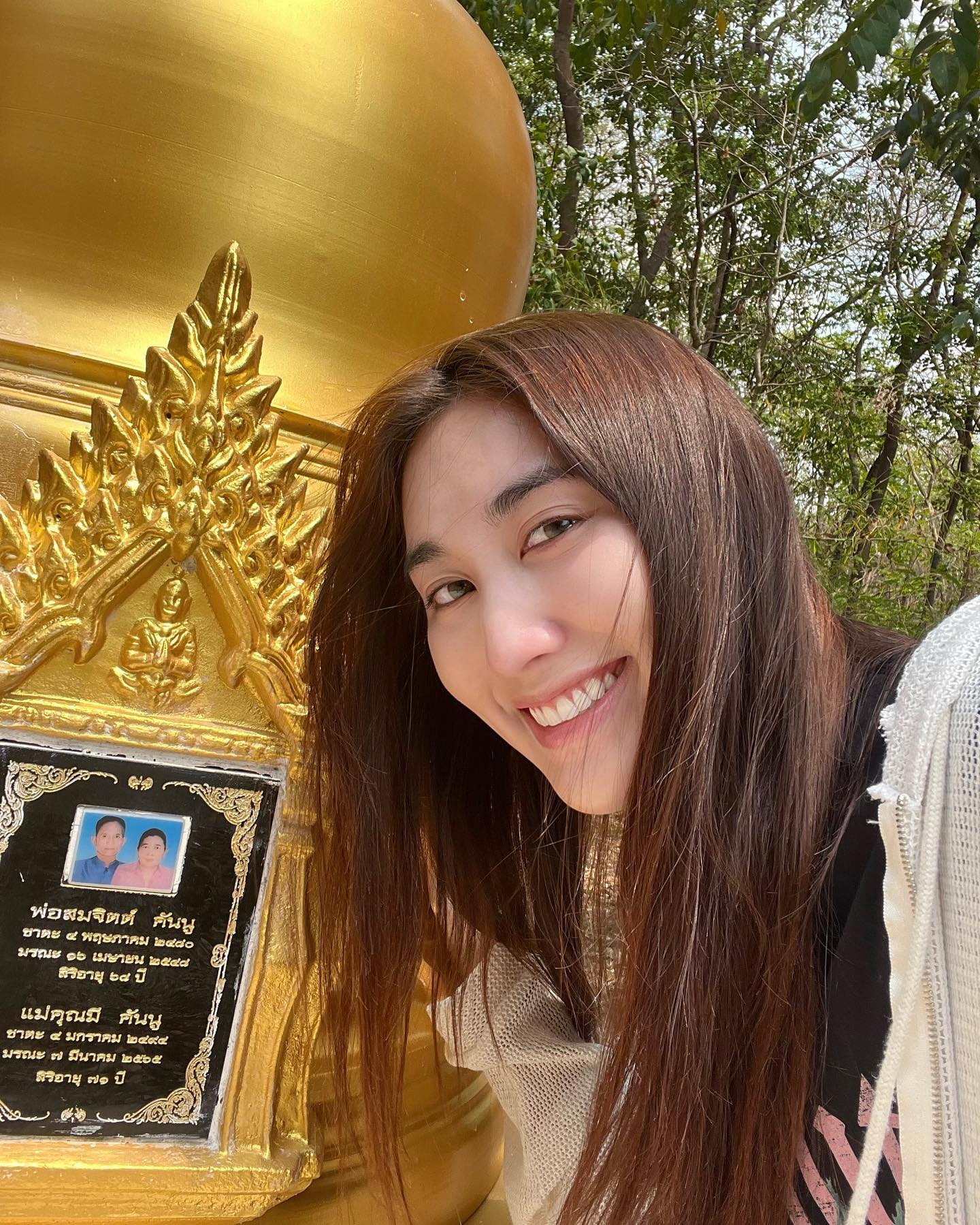 เบส - รักษ์วนีย์ คำสิงห์