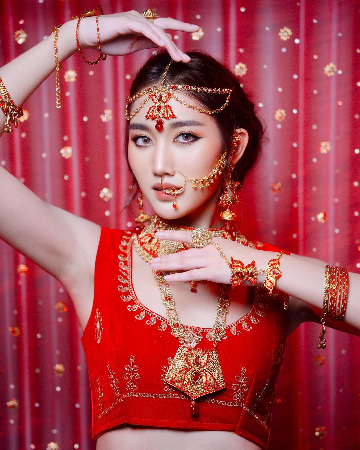 เบส - รักษ์วนีย์ คำสิงห์