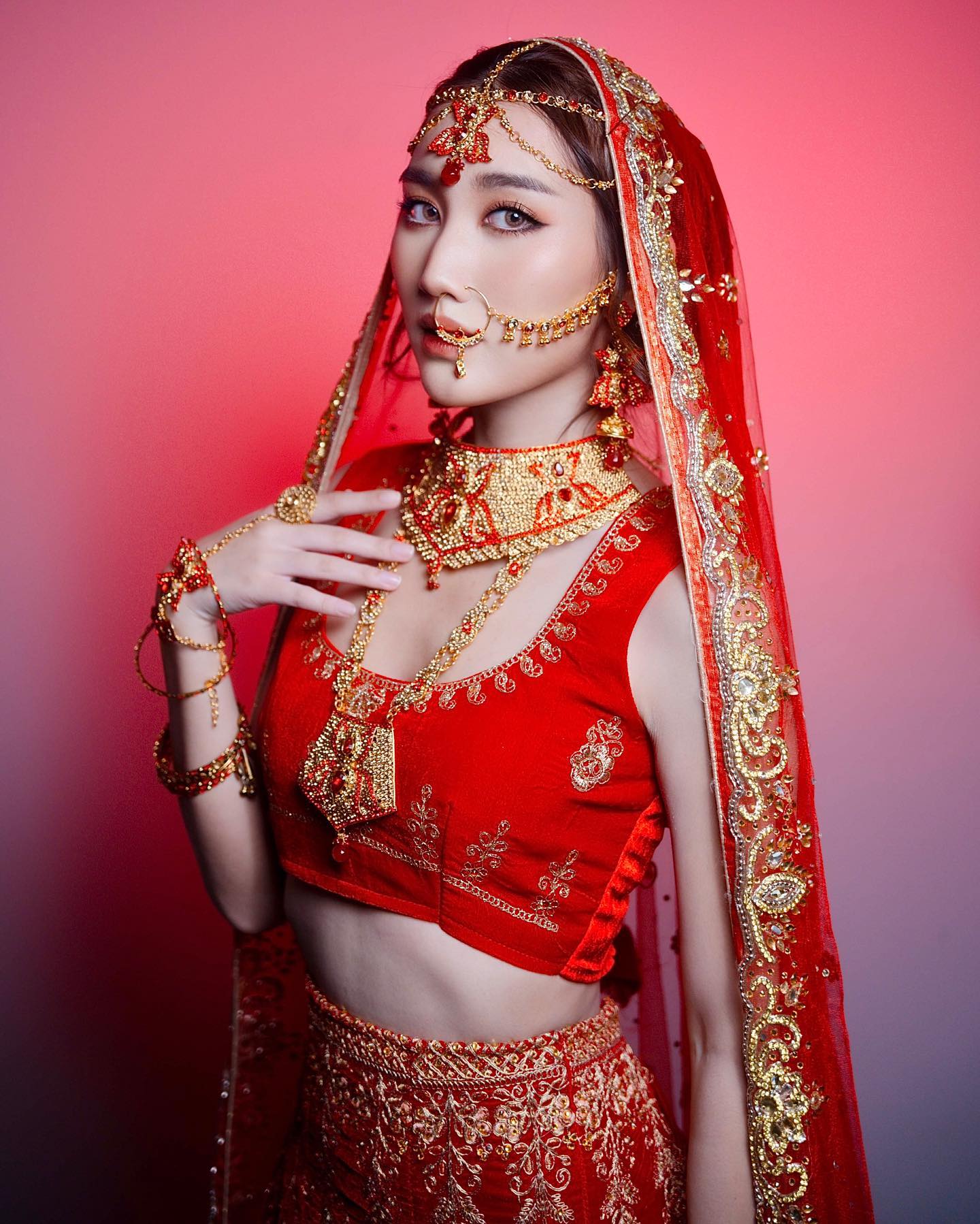 เบส - รักษ์วนีย์ คำสิงห์