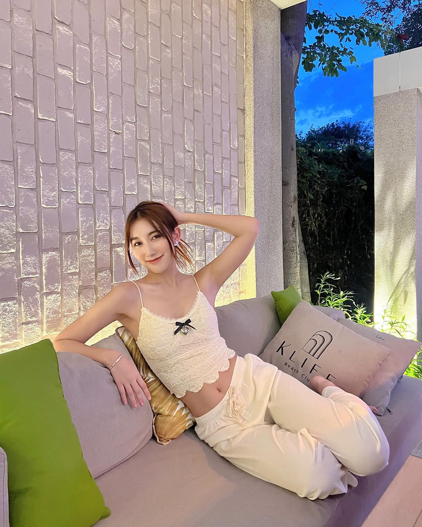 เบส - รักษ์วนีย์ คำสิงห์