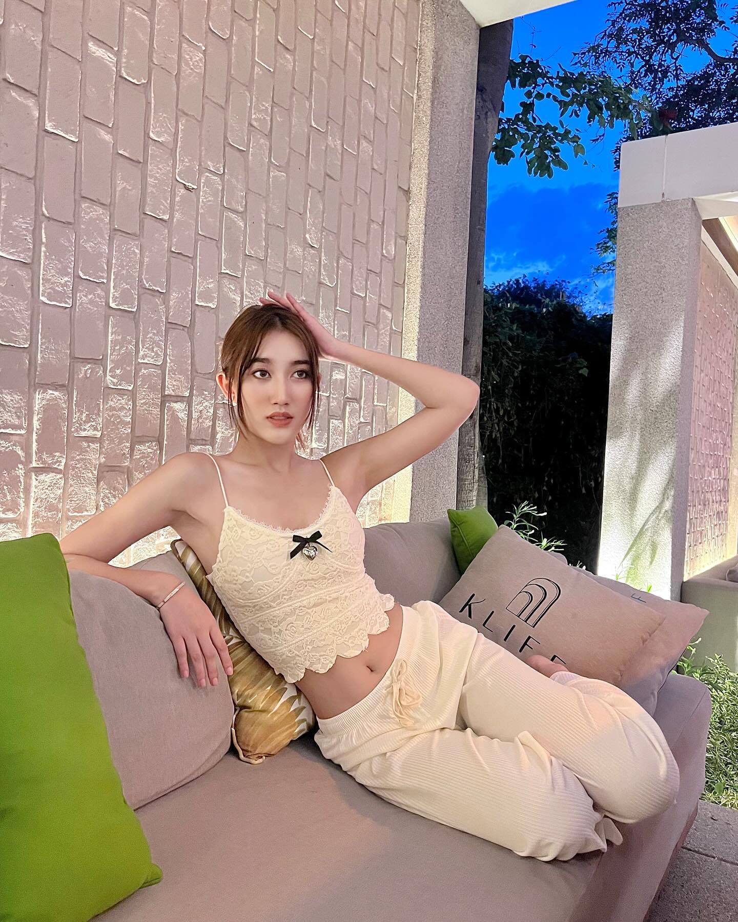 เบส - รักษ์วนีย์ คำสิงห์