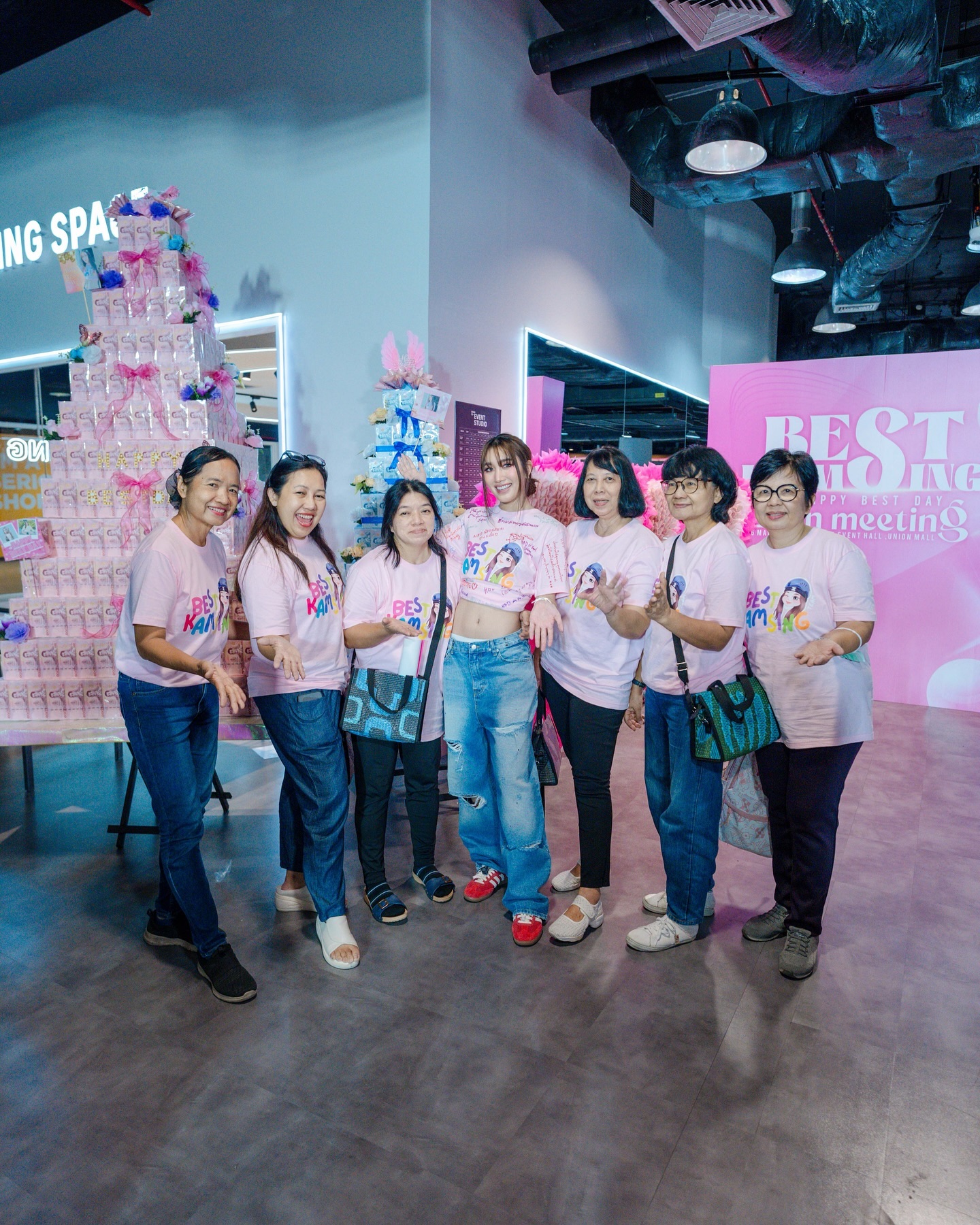 เบส - รักษ์วนีย์ คำสิงห์