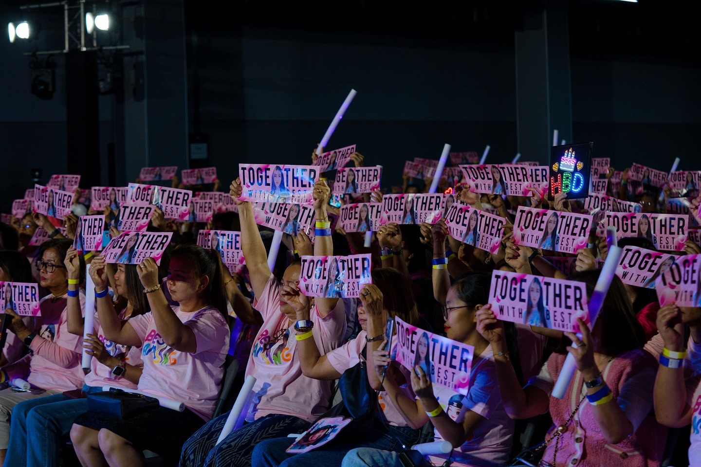 เบส - รักษ์วนีย์ คำสิงห์