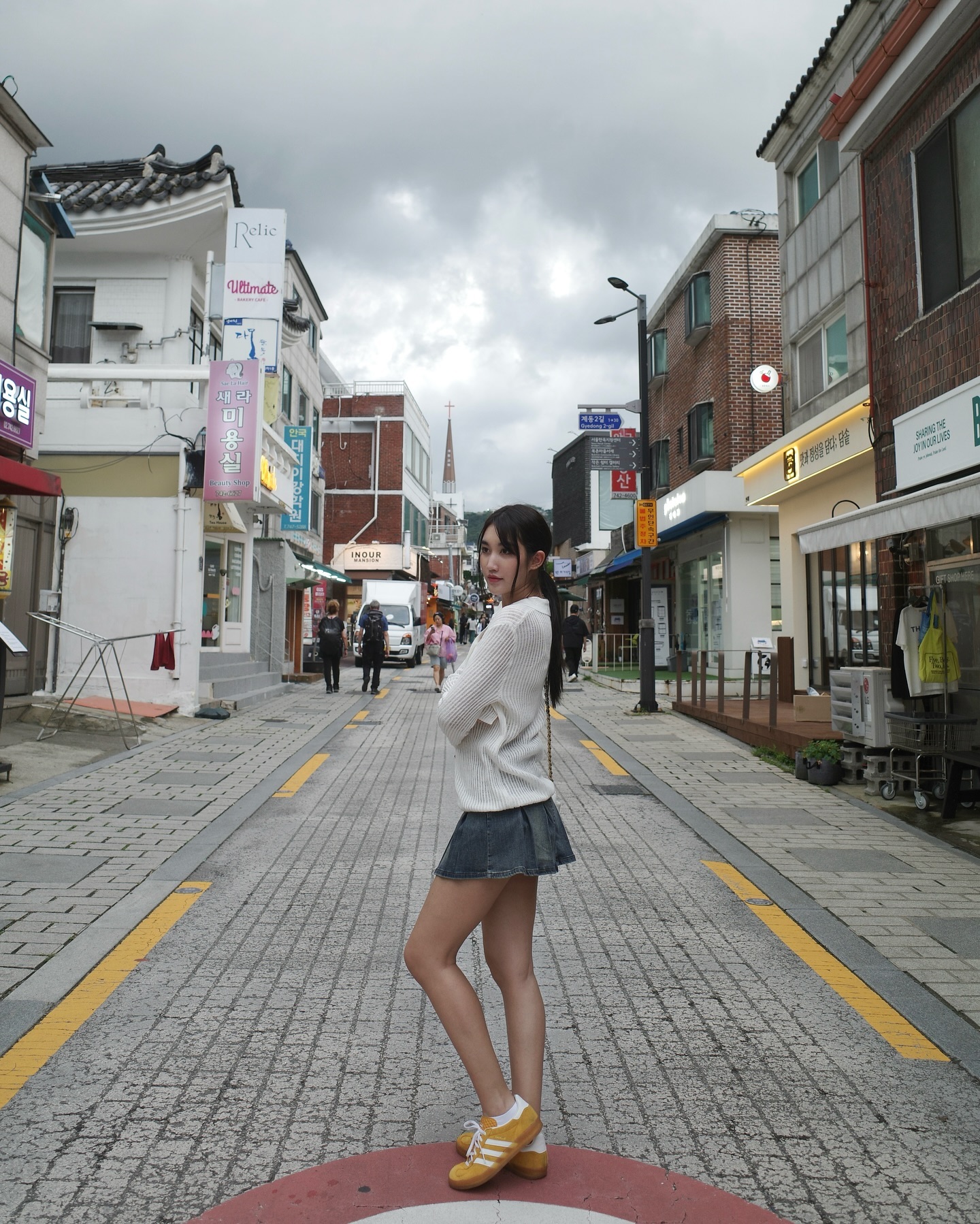 เบส - รักษ์วนีย์ คำสิงห์