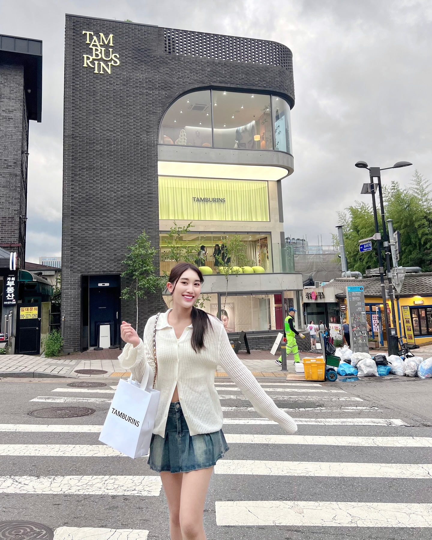 เบส - รักษ์วนีย์ คำสิงห์