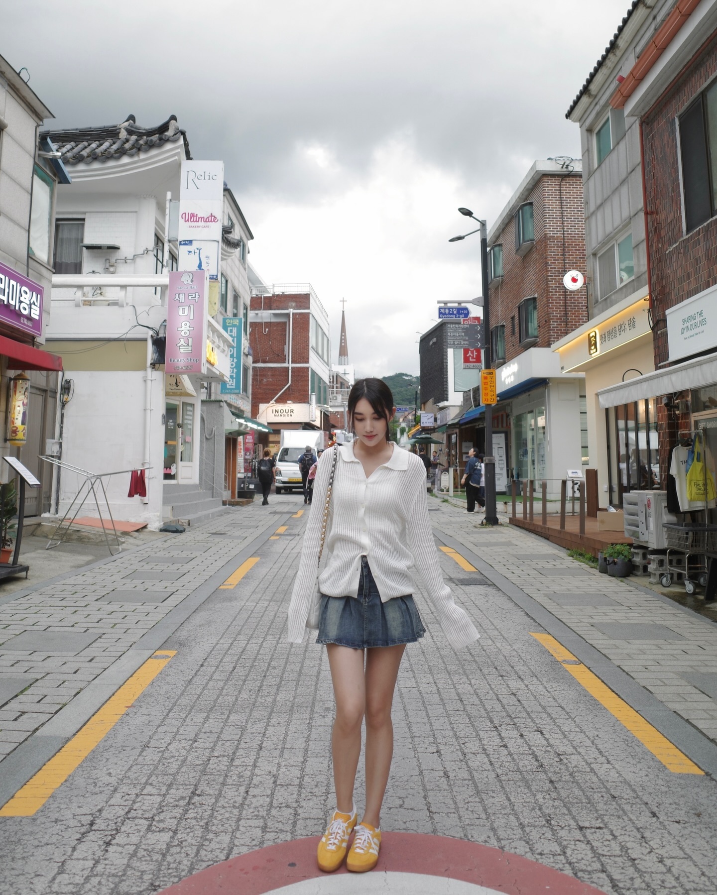 เบส - รักษ์วนีย์ คำสิงห์