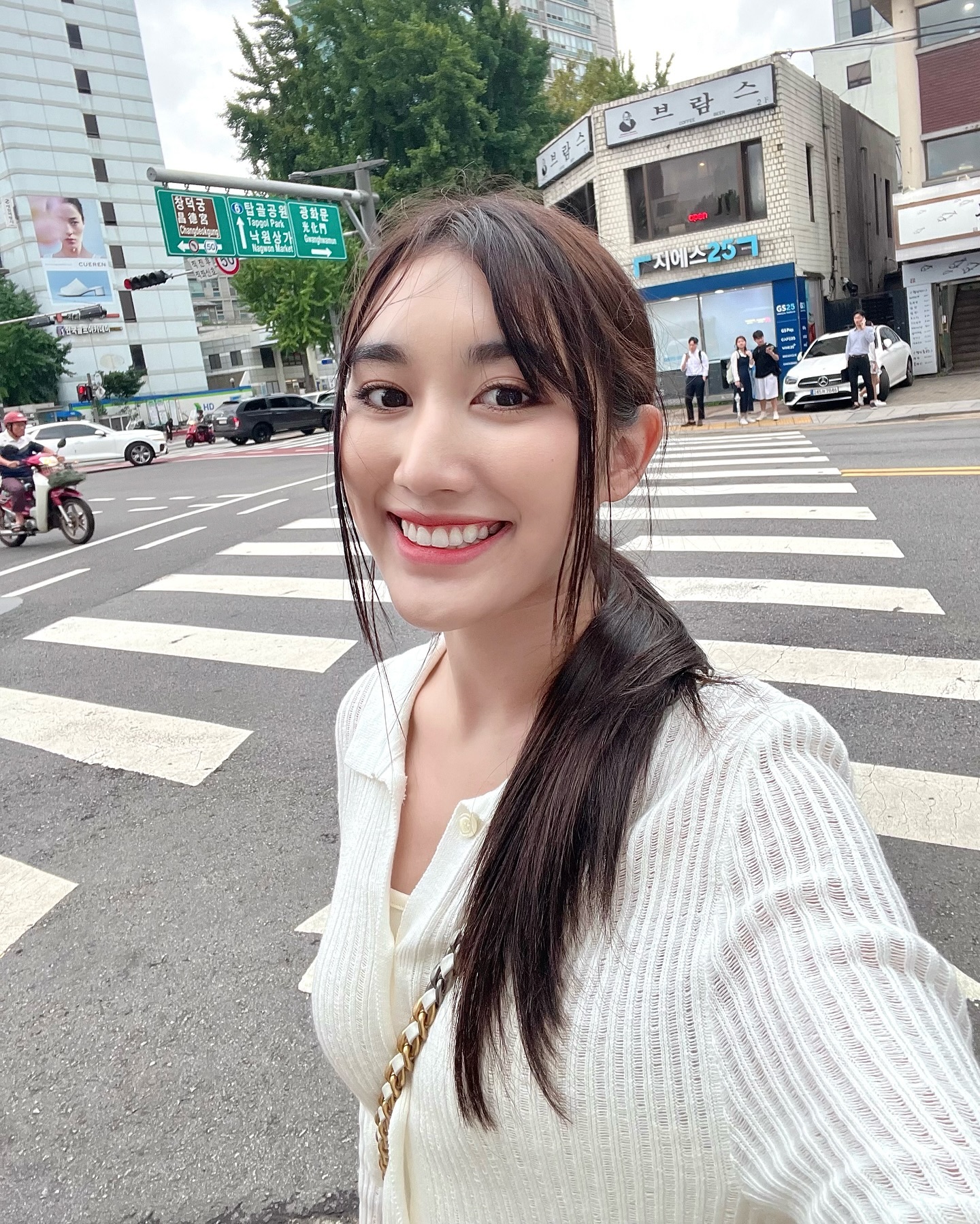 เบส - รักษ์วนีย์ คำสิงห์