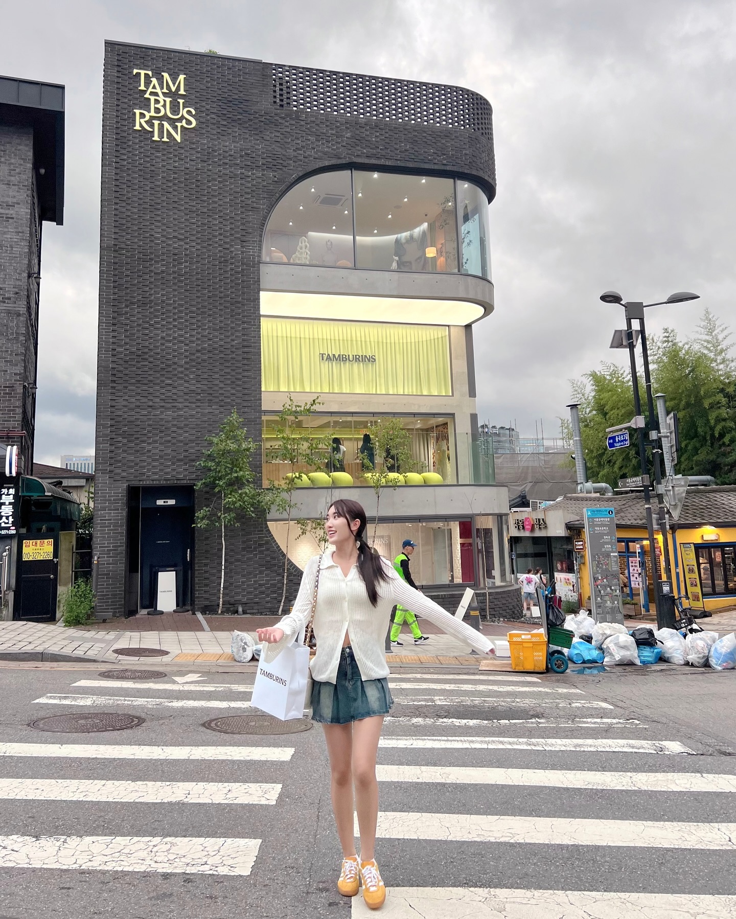 เบส - รักษ์วนีย์ คำสิงห์