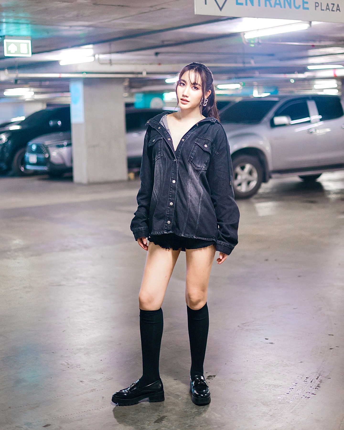 เบส - รักษ์วนีย์ คำสิงห์