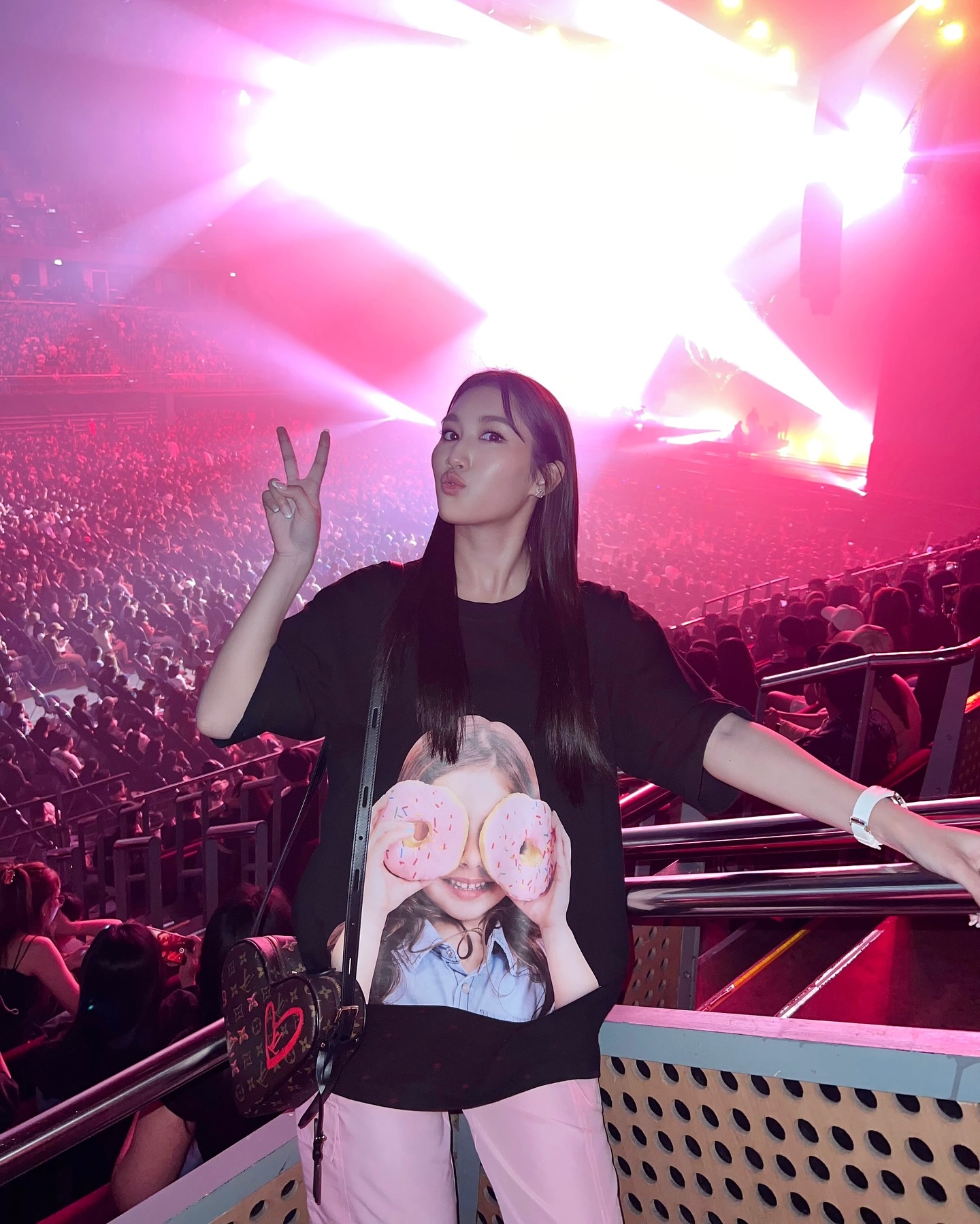 เบส - รักษ์วนีย์ คำสิงห์