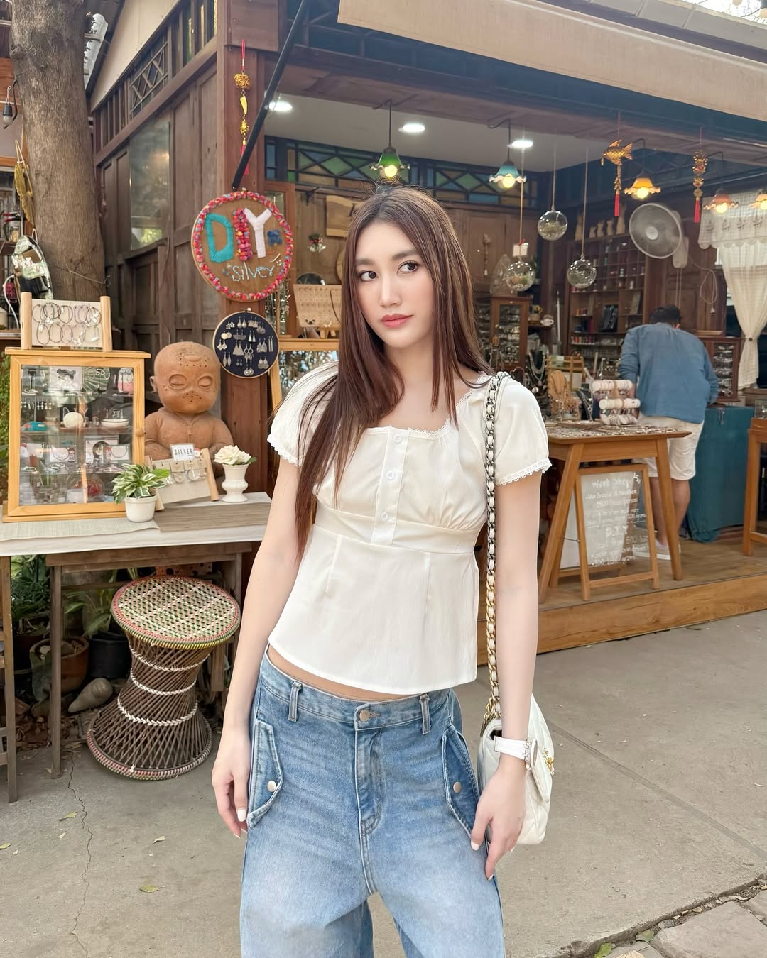 เบส - รักษ์วนีย์ คำสิงห์