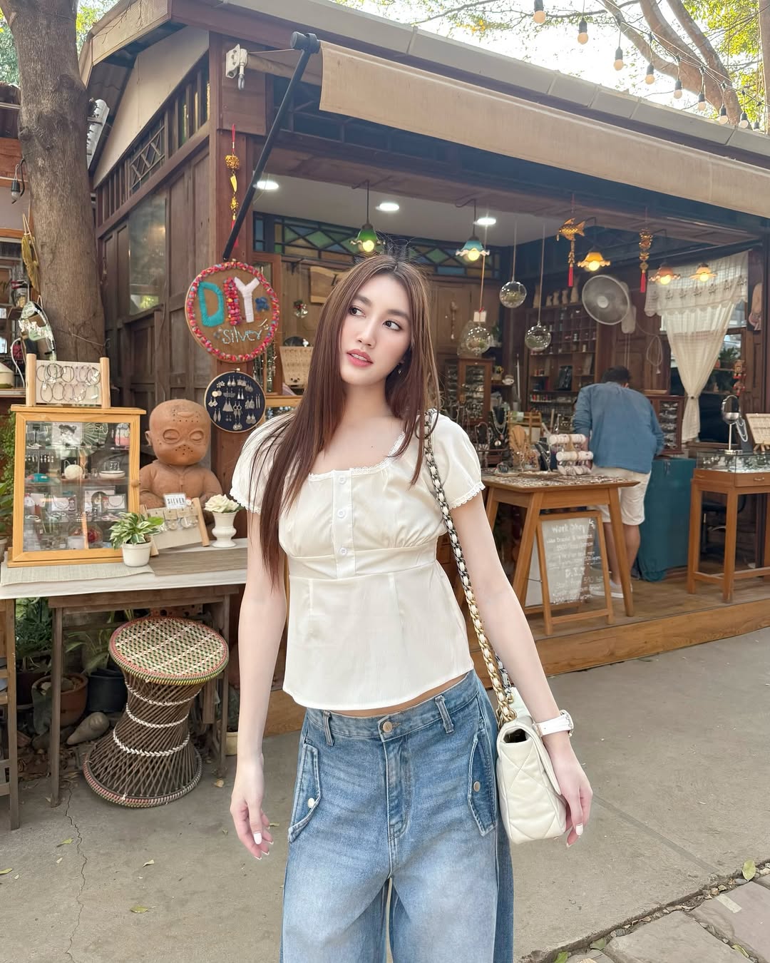 เบส - รักษ์วนีย์ คำสิงห์