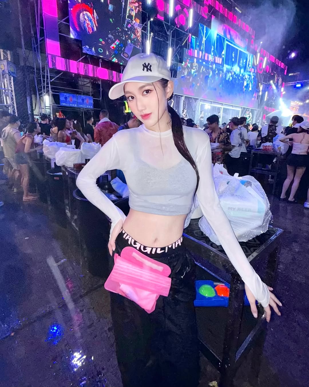 เบส - รักษ์วนีย์ คำสิงห์