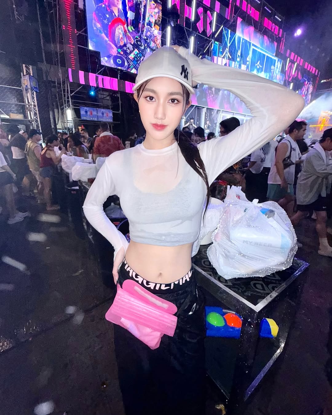เบส - รักษ์วนีย์ คำสิงห์