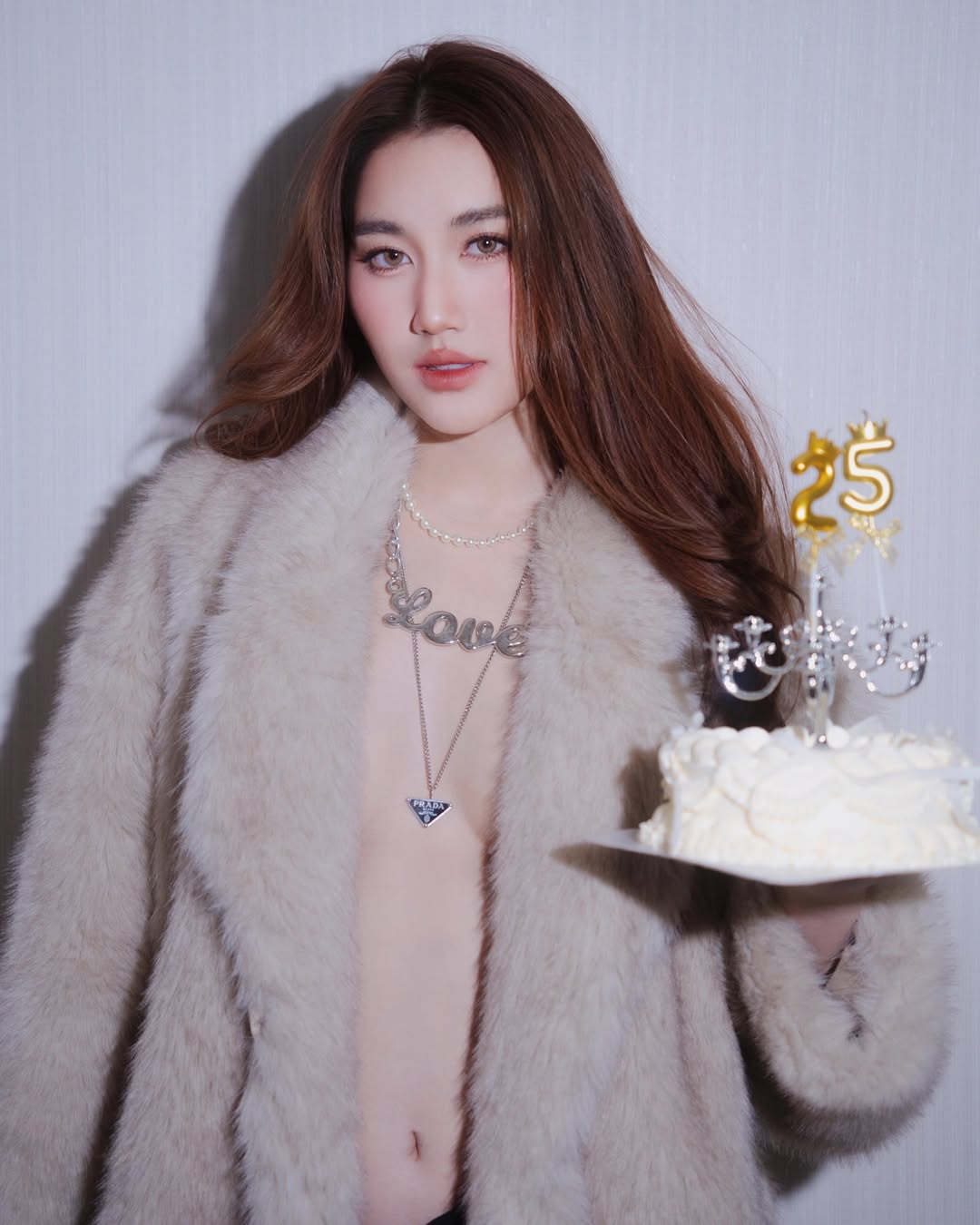 เบส - รักษ์วนีย์ คำสิงห์