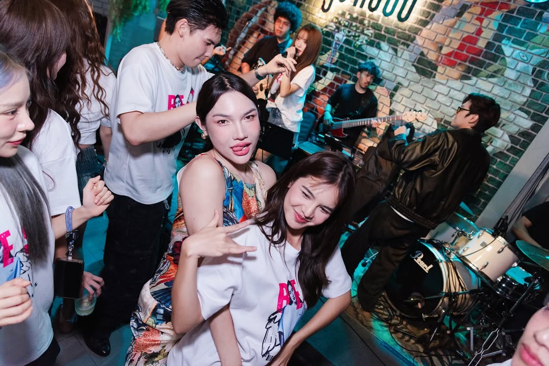 เบส - รักษ์วนีย์ คำสิงห์