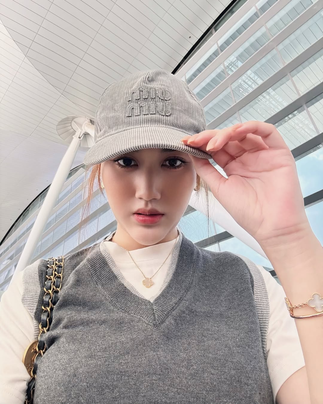 เบส - รักษ์วนีย์ คำสิงห์