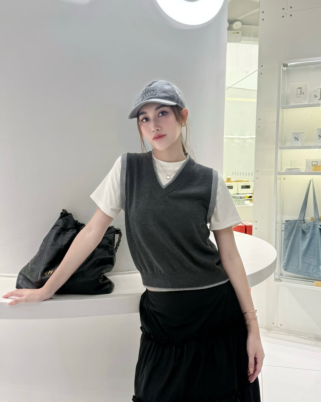 เบส - รักษ์วนีย์ คำสิงห์