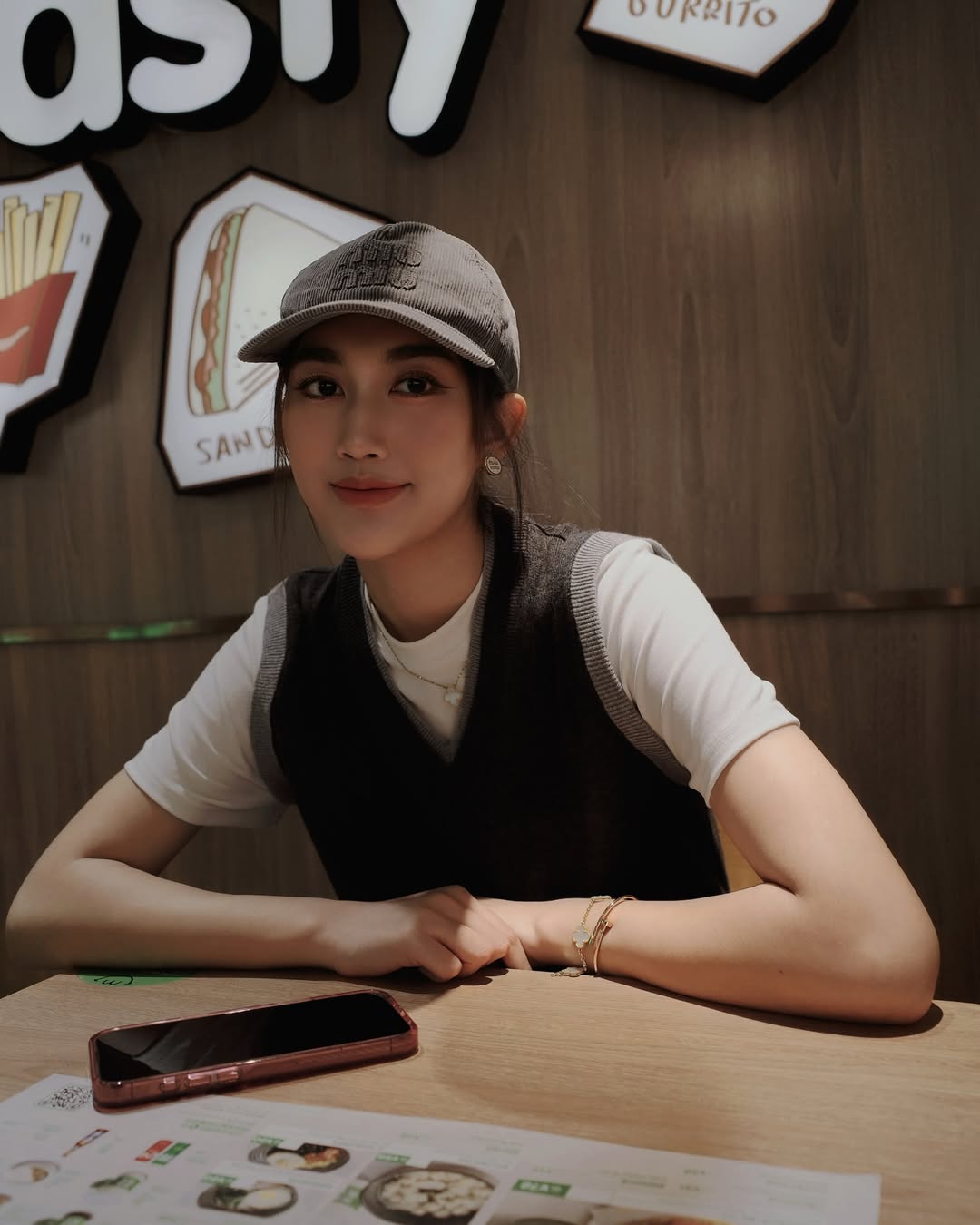 เบส - รักษ์วนีย์ คำสิงห์