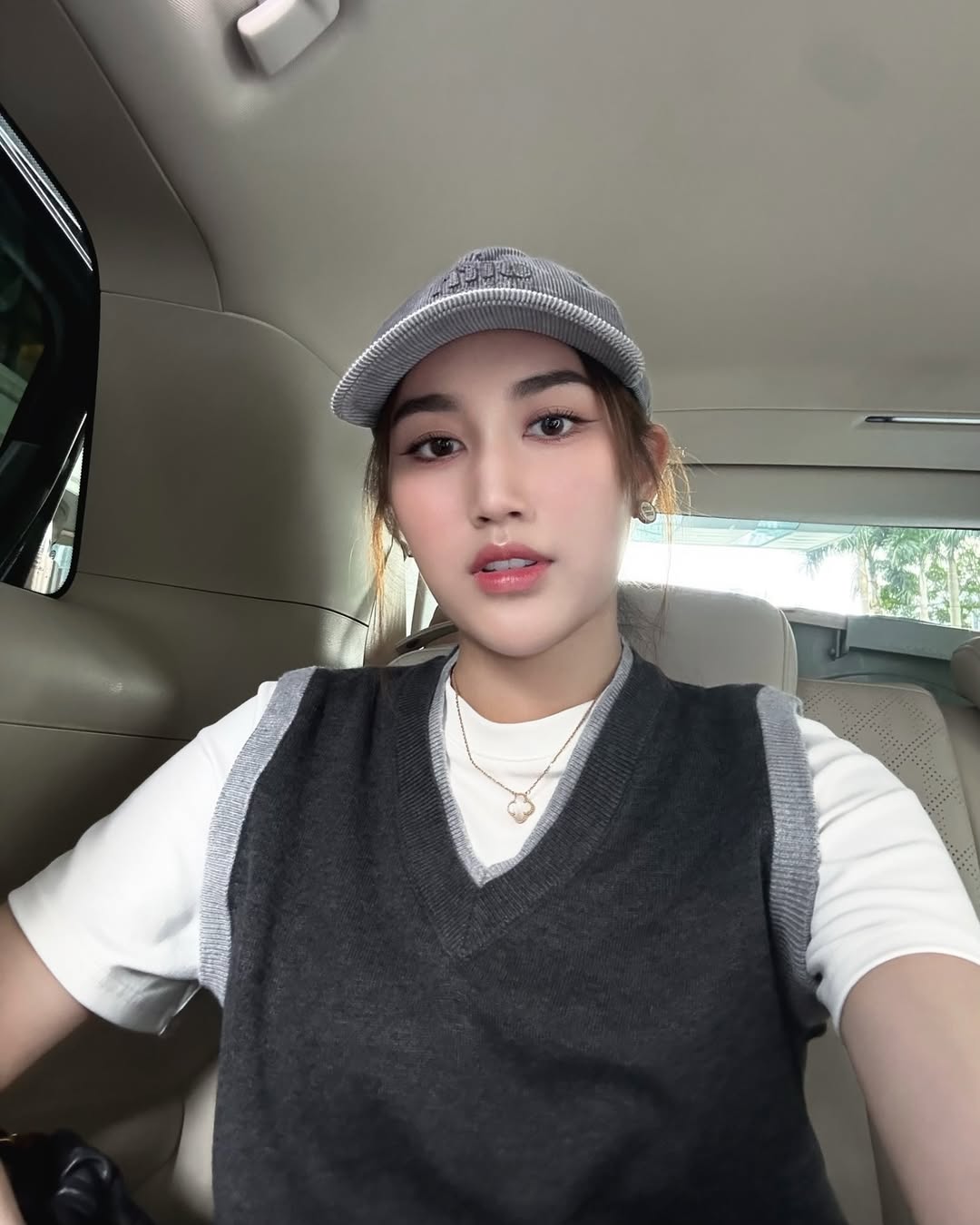 เบส - รักษ์วนีย์ คำสิงห์