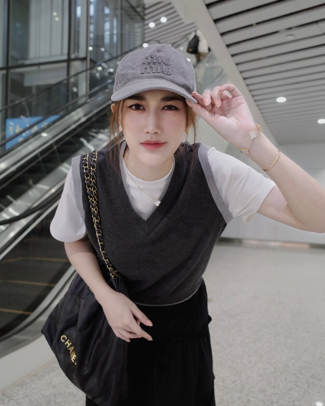 เบส - รักษ์วนีย์ คำสิงห์